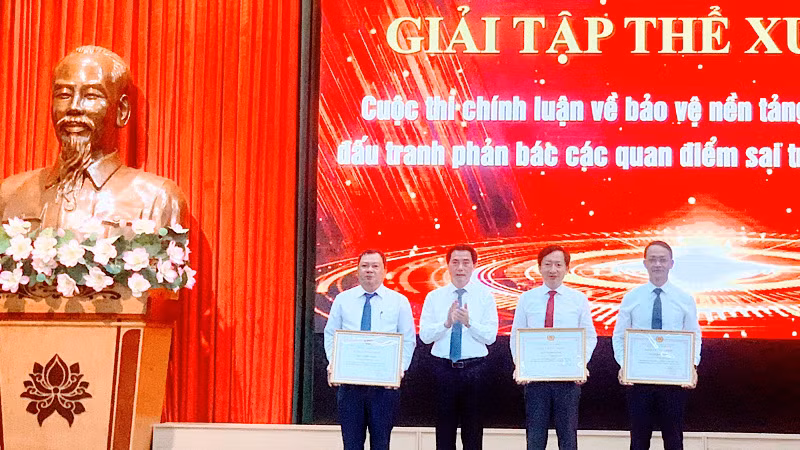 Các địa phương có thành tích xuất sắc được trao giải tập thể cuộc thi.