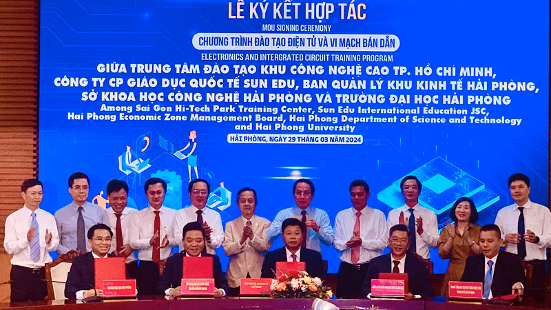 Ký kết hợp tác đào tạo nguồn nhân lực thiết kế vi mạch giữa 5 đơn vị. Ký kết hợp tác đào tạo nguồn nhân lực thiết kế vi mạch giữa 5 đơn vị.