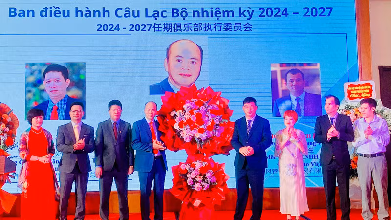 Ban điều hành Câu lạc bộ ra mắt. Ban điều hành Câu lạc bộ ra mắt.