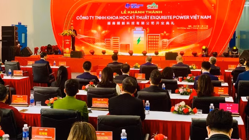 Tổng Giám đốc Công ty Exquisite Power Việt Nam, ông Vincent phát biểu tại lễ khánh thành. Tổng Giám đốc Công ty Exquisite Power Việt Nam, ông Vincent phát biểu tại lễ khánh thành.