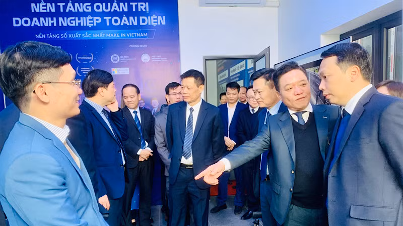 Giới thiệu về giải pháp chuyển đổi số an toàn cho các doanh nghiệp. Giới thiệu về giải pháp chuyển đổi số an toàn cho các doanh nghiệp.