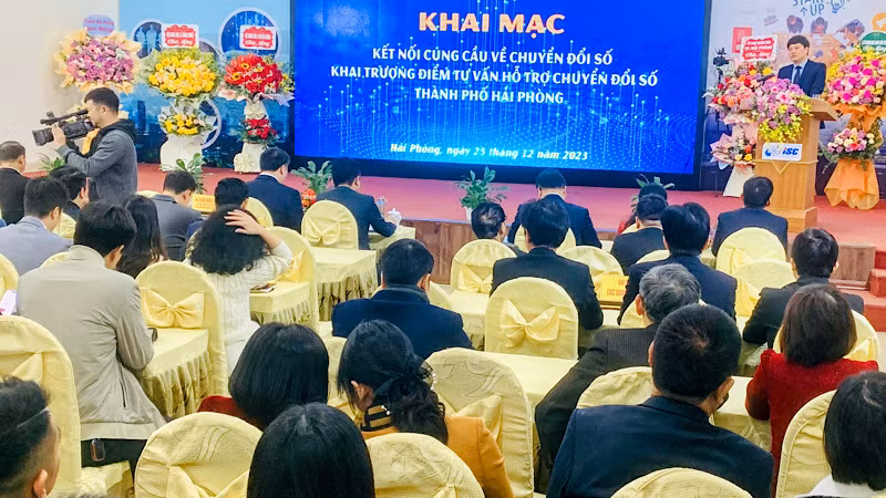 Quang cảnh phiên kết nối cung, cầu về chuyển đổi số.