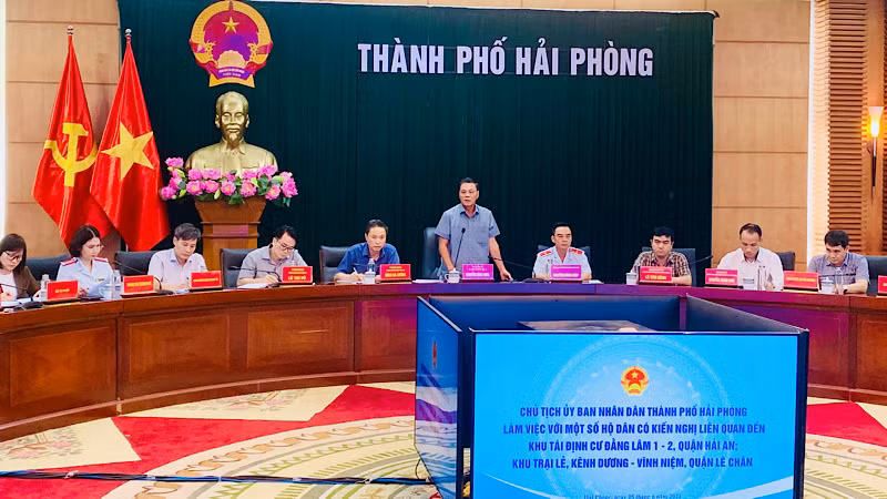 Chủ tịch Ủy ban nhân dân thành phố Hải Phòng phát biểu đối thoại với người dân