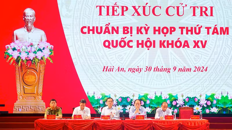 Trưởng Ban Kinh tế Trung ương Trần Lưu Quang cùng Đoàn Đại biểu Quốc hội thành phố Hải Phòng tiếp xúc cử tri tại quận Hải An.