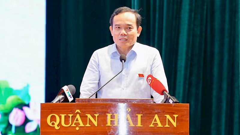 Trưởng Ban Kinh tế Trung ương Trần Lưu Quang phát biểu tại cuộc tiếp xúc cử tri. Trưởng Ban Kinh tế Trung ương Trần Lưu Quang phát biểu tại cuộc tiếp xúc cử tri.