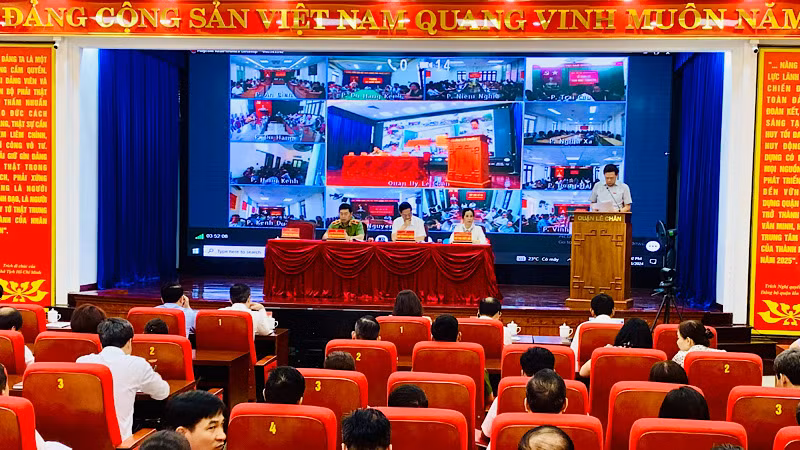 Các đại biểu Quốc hội thành phố Hải Phòng tiếp xúc trực tiếp với cử tri quận Lê Chân và được kết nối trực tuyến tới các phường. Các đại biểu Quốc hội thành phố Hải Phòng tiếp xúc trực tiếp với cử tri quận Lê Chân và được kết nối trực tuyến tới các phường.