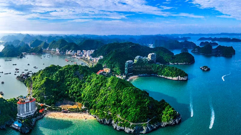 Quần đảo Cát Bà cùng với Vịnh Hạ Long được UNESCO công nhận là Di sản thiên nhiên thế giới.