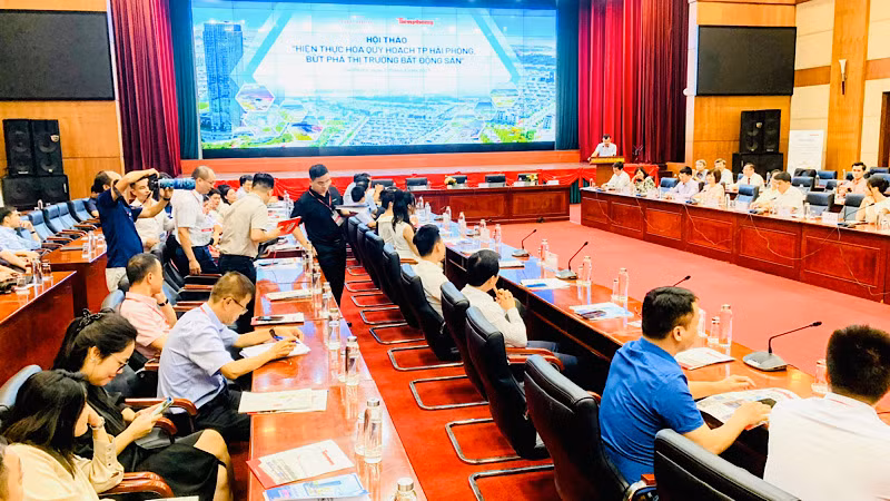 Quang cảnh hội thảo “Hiện thực hóa quy hoạch thành phố Hải Phòng, bứt phá thị trường bất động sản”. Quang cảnh hội thảo “Hiện thực hóa quy hoạch thành phố Hải Phòng, bứt phá thị trường bất động sản”.