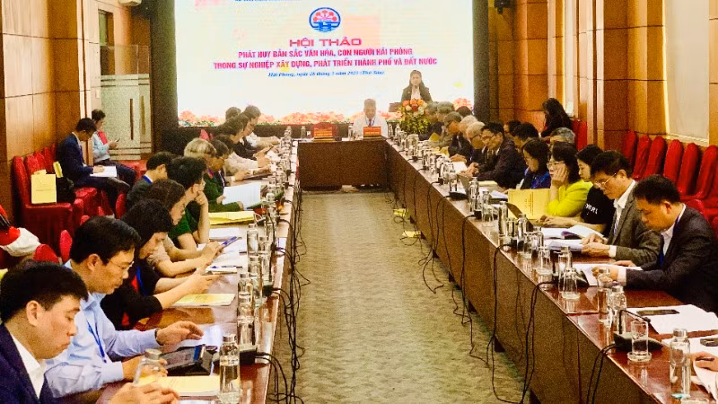 Đông đảo lãnh đạo các cấp, các ngành, các nhà nghiên cứu văn hóa, khoa học lịch sử tham dự hội thảo 