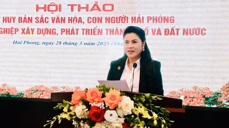 Giám đốc Sở Văn hóa, Thể thao và Du lịch thành phố Hải Phòng Trần Thị Hoàng Mai phát biểu tại hội thảo.