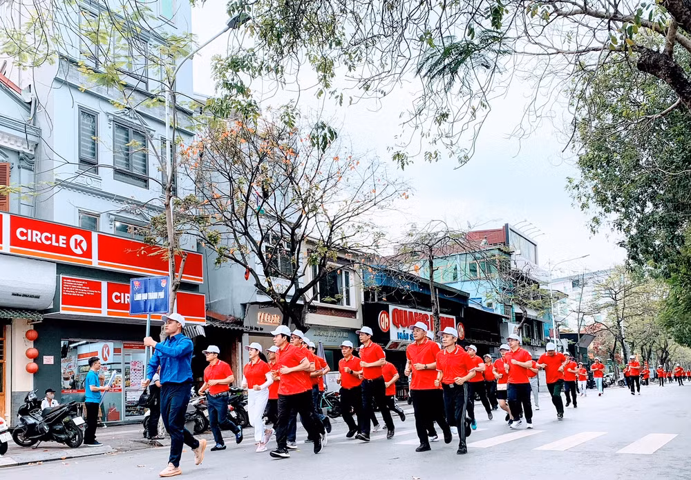 Các đồng chí lãnh đạo và các ban ngành, đoàn thể thành phố tham gia Ngày chạy Olympic vì sức khỏe toàn dân. Các đồng chí lãnh đạo và các ban ngành, đoàn thể thành phố tham gia Ngày chạy Olympic vì sức khỏe toàn dân.