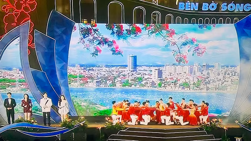 Một tiết mục văn nghệ ca ngợi thành phố biển Hải Phòng.