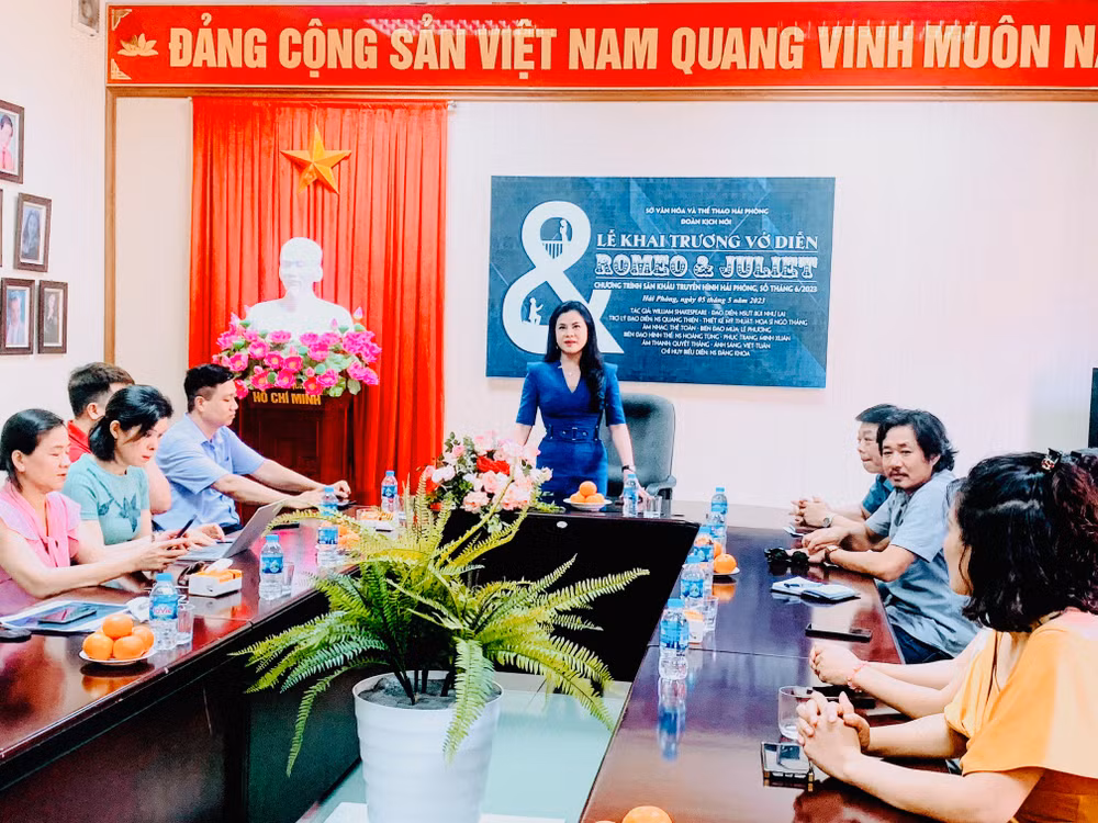Quang cảnh buổi khai trương vở diễn "Romeo và Juliet".