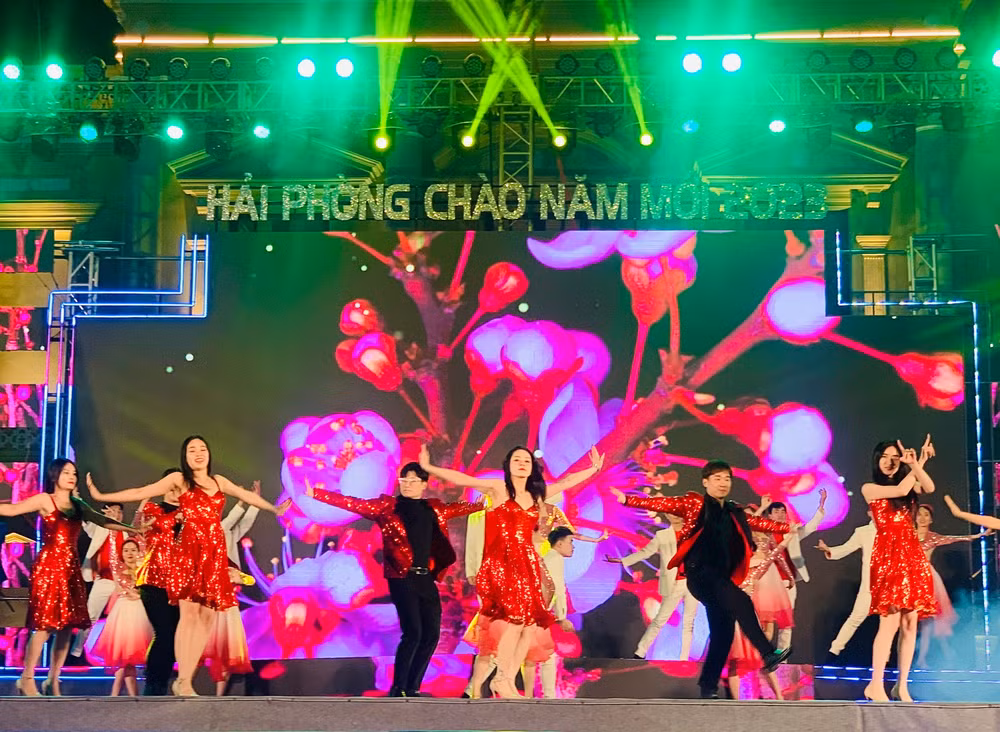 Các tiết mục biểu diễn sôi động chào đón năm mới 2023.
