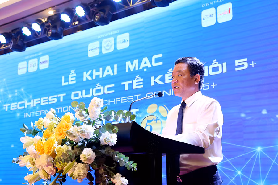 Giám đốc Sở Khoa học và Công nghệ Hải Phòng Trần Quang Tuấn phát biểu tại lễ khai mạc Techfest kết nối Vùng duyên hải Bắc Bộ. Giám đốc Sở Khoa học và Công nghệ Hải Phòng Trần Quang Tuấn phát biểu tại lễ khai mạc Techfest kết nối Vùng duyên hải Bắc Bộ.