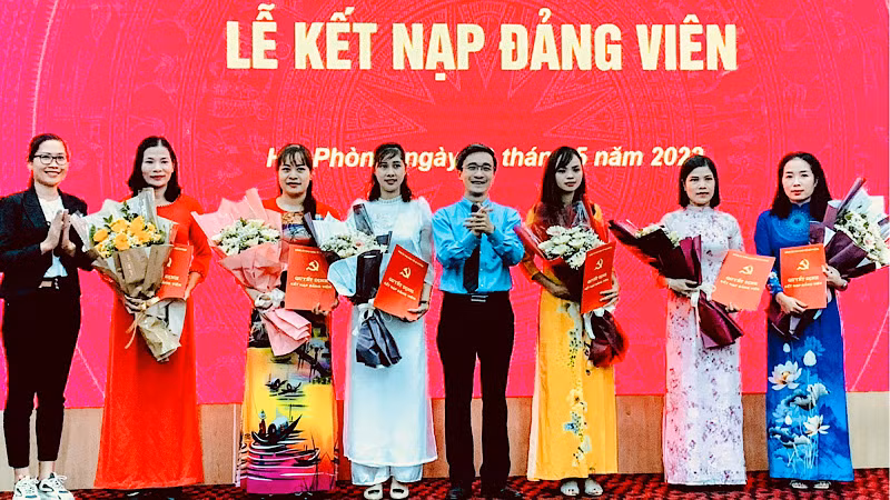 Kết nạp đảng tại Công ty trách nhiệm hữu hạn Tohoku Pioneer Việt Nam.