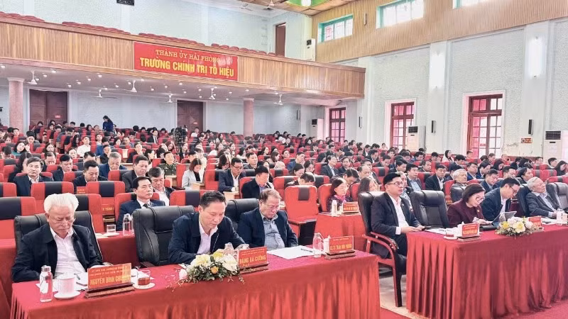 Các đại biểu tham dự hội thảo.