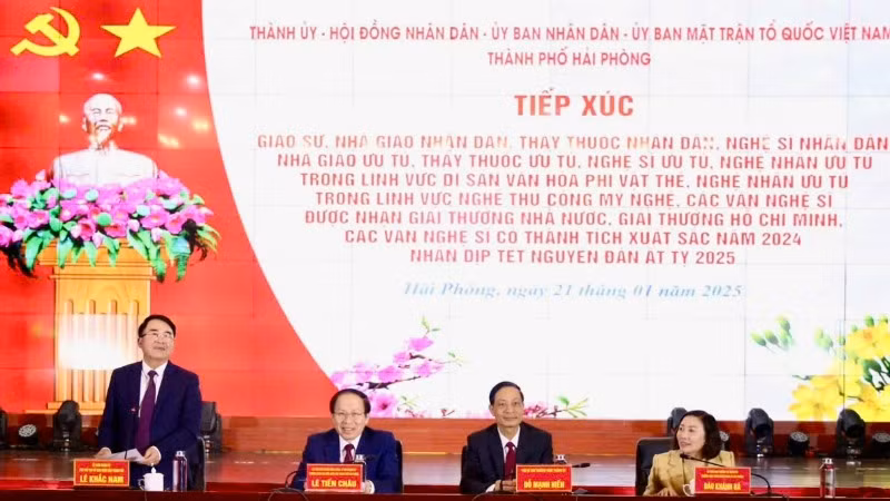 Lãnh đạo thành phố Hải Phòng gặp mặt đội ngũ trí thức, nhà giáo, thầy thuốc và văn nghệ sĩ tiêu biểu nhân dịp Xuân Ất Tỵ.