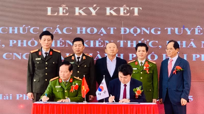 Phòng Cảnh sát phòng cháy chữa cháy và cứu nạn cứu hộ (Công an thành phố Hải Phòng) và Hiệp hội giáo dục an toàn Hàn Quốc ký kết hợp tác trong tuyên tuyên truyền, phổ biến kiến thức phòng cháy, chữa cháy và cứu nạn cứu hộ. Phòng Cảnh sát phòng cháy chữa cháy và cứu nạn cứu hộ (Công an thành phố Hải Phòng) và Hiệp hội giáo dục an toàn Hàn Quốc ký kết hợp tác trong tuyên tuyên truyền, phổ biến kiến thức phòng cháy, chữa cháy và cứu nạn cứu hộ.