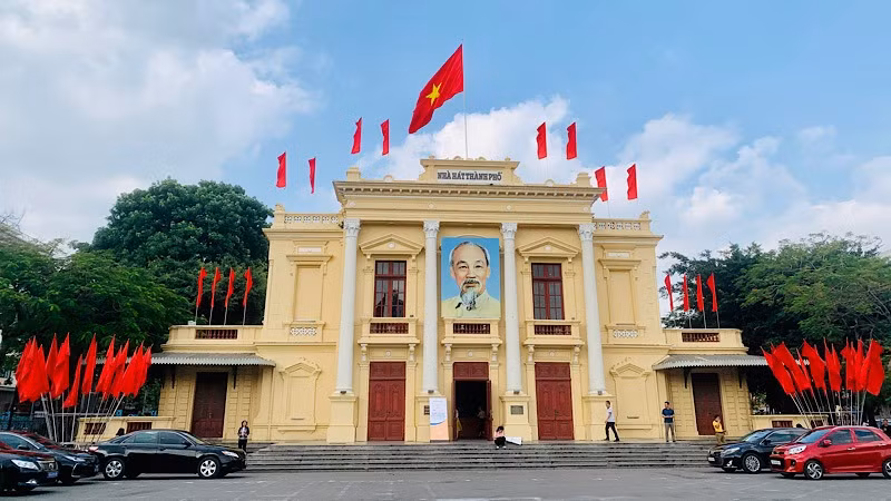 Các vận động viên tham gia VnExpress Marathon Haiphong 2024 sẽ được khám phá Nhà hát thành phố. Các vận động viên tham gia VnExpress Marathon Haiphong 2024 sẽ được khám phá Nhà hát thành phố.