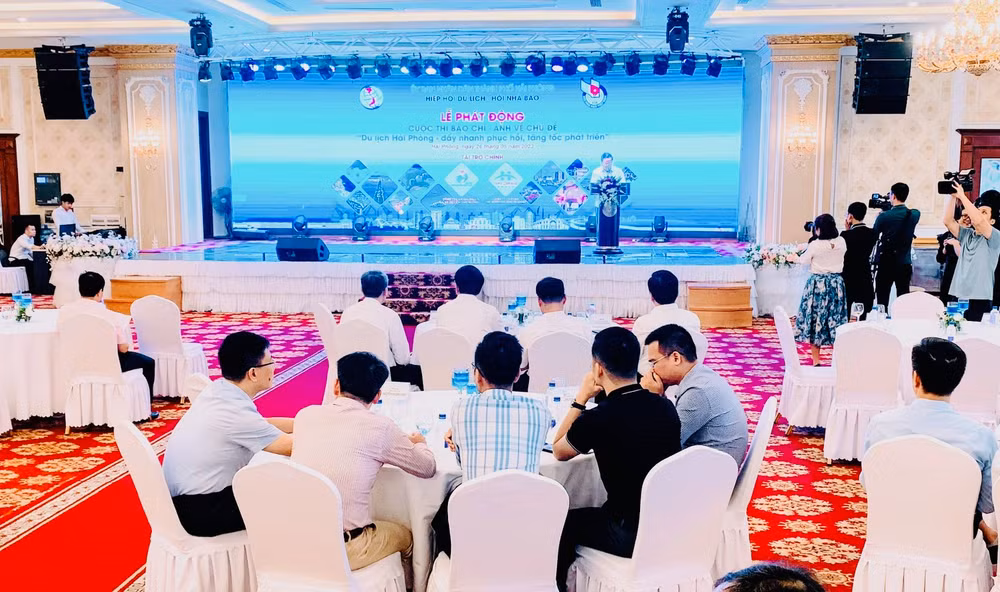 Quang cảnh phát động cuộc thi báo chí, ảnh đẹp về du lịch Hải Phòng.