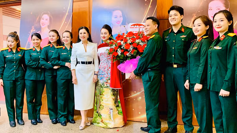 Chúc mừng Nghệ sĩ nhân dân Nhật Thuận được vinh danh