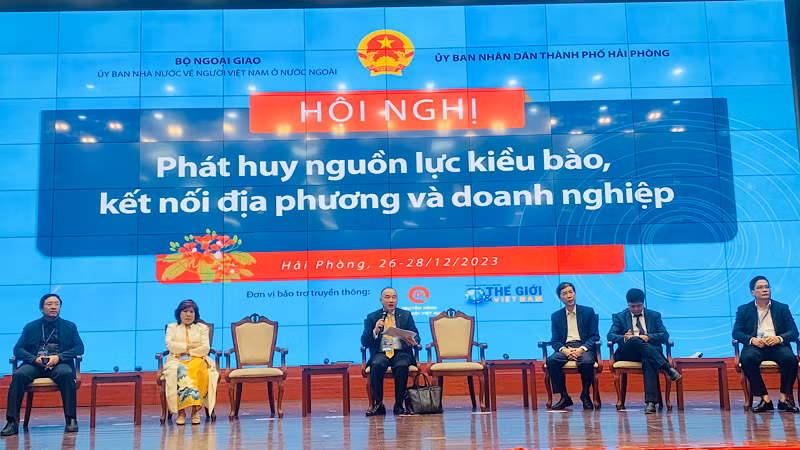 Các phiên thảo luận chuyên đề về “Đầu tư xanh”, “Phát triển nguồn nhân lực” và “Phát triển chuỗi cung ứng” tại hội nghị. Các phiên thảo luận chuyên đề về “Đầu tư xanh”, “Phát triển nguồn nhân lực” và “Phát triển chuỗi cung ứng” tại hội nghị.