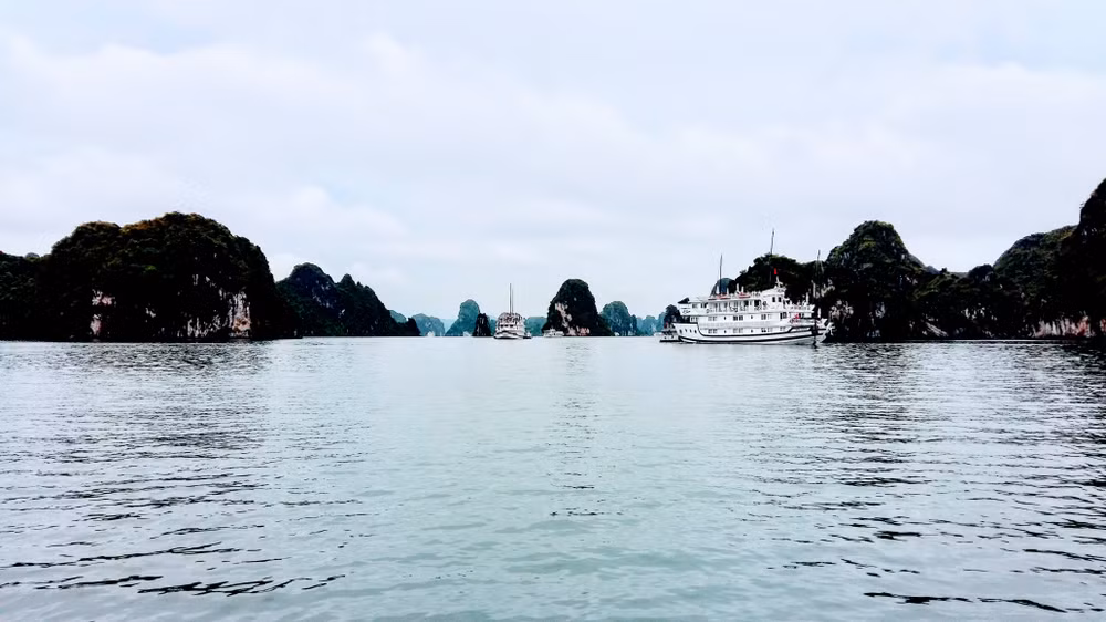Tàu du lịch trên vịnh Lan Hạ, Cát Hải, Hải Phòng. (Ảnh minh họa)