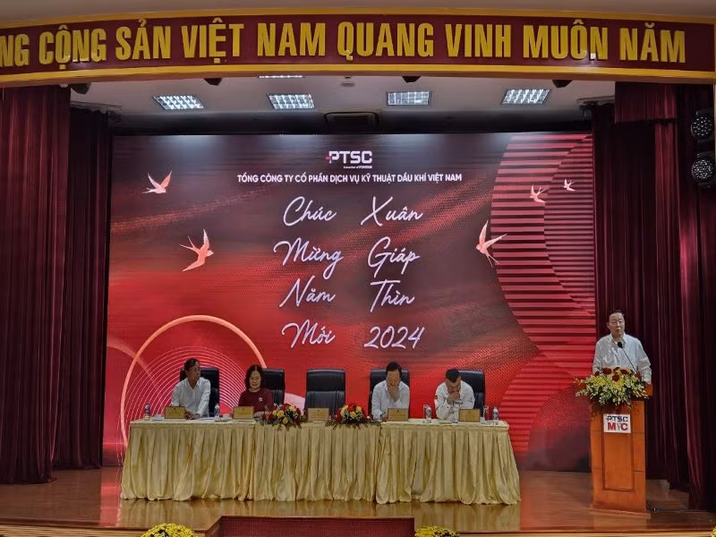 Phó Thủ tướng Trần Hồng Hà chúc mừng những kết quả mà PTSC đạt được trong thời gian qua. Phó Thủ tướng Trần Hồng Hà chúc mừng những kết quả mà PTSC đạt được trong thời gian qua.