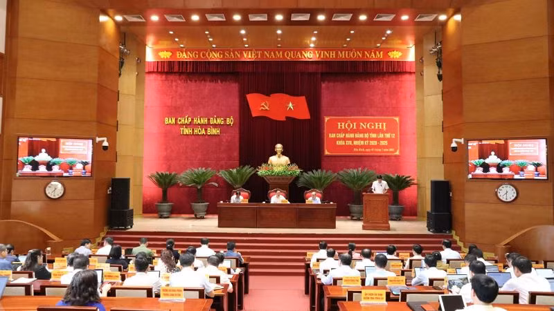 Hội nghị Ban Chấp hành Đảng bộ tỉnh lần thứ 12 khóa XVII nhiệm kỳ 2020-2025.