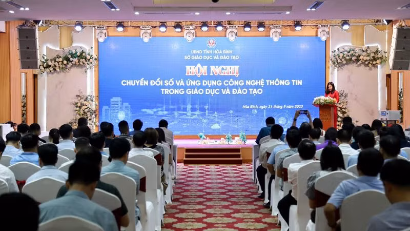 Các đại biểu dự hội nghị.