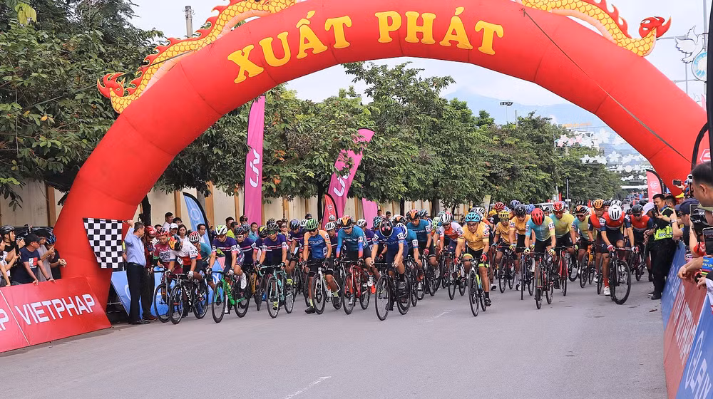 Giải thu hút hàng trăm vận động viên của các câu lạc bộ tham gia.