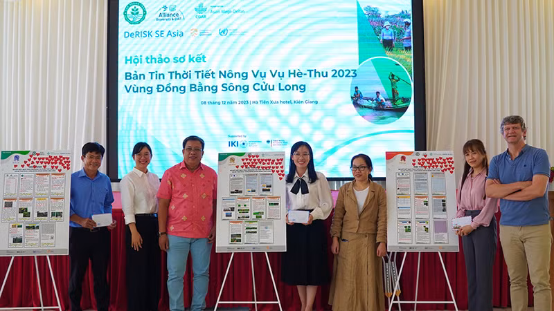 Bản tin Thời tiết nông vụ của các tỉnh Bạc Liêu, An Giang và Kiên Giang đứng đầu bình chọn bản tin hiệu quả tại hội thảo. (Ảnh: Ban tổ chức)