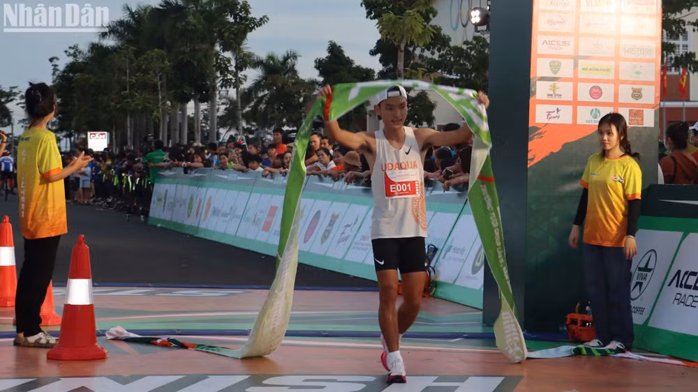 Ở cự ly 42km, Hoàng Nguyên Thanh, về đích sớm nhất với thời gian 2h33'19'. Ở cự ly 42km, Hoàng Nguyên Thanh, về đích sớm nhất với thời gian 2h33'19'.