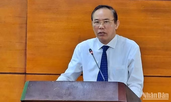 Thứ trưởng Phùng Đức Tiến cho rằng vấn đề chính với hoạt động nghiên cứu khoa học, công nghệ hiện nằm ở bài toán về tiền đầu tư cho các công trình nghiên cứu khoa học.