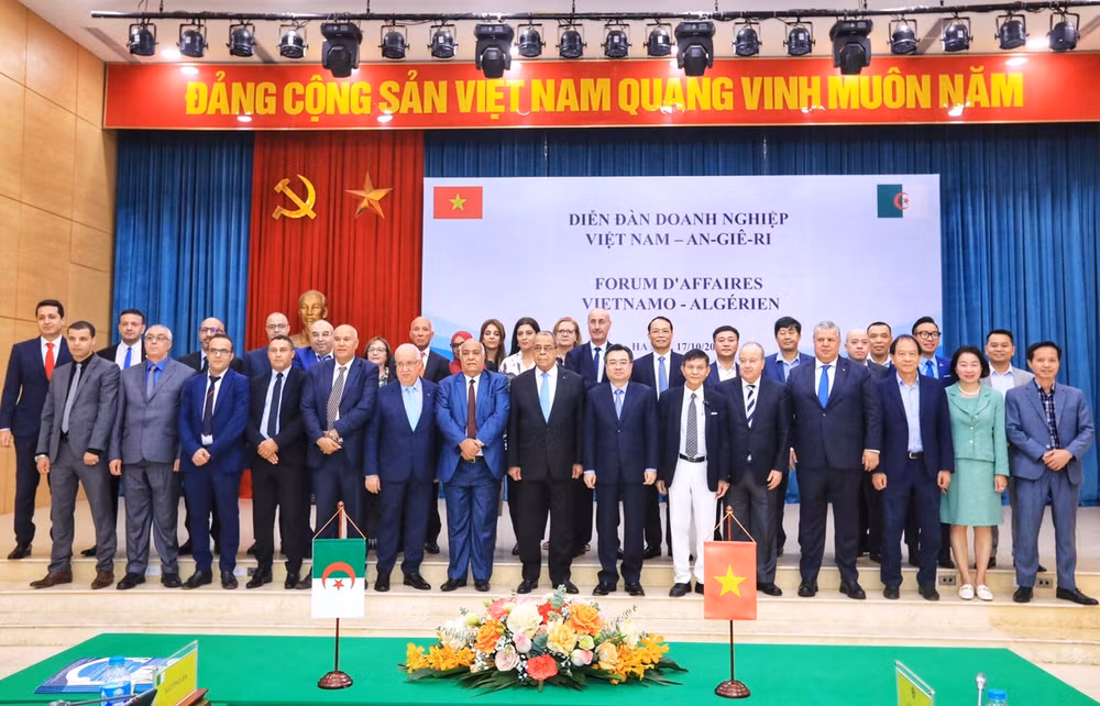 Các đại biểu tham dự Diễn đàn doanh nghiệp Việt Nam-Algeria.