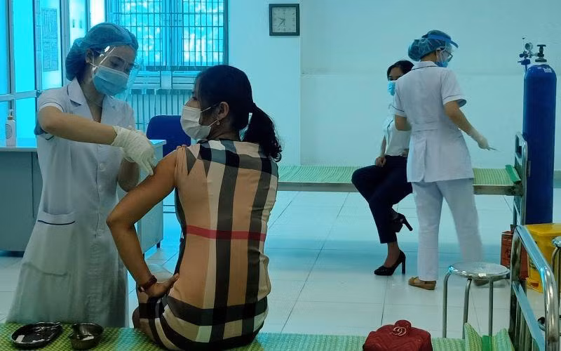 Tỉnh Thái Bình tổ chức 3 đợt tiêm kép trong thời điểm hiện nay để tạo độ bao phủ miễn dịch tối đa trong cộng đồng.