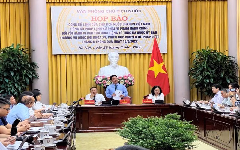 Toàn cảnh buổi họp báo.