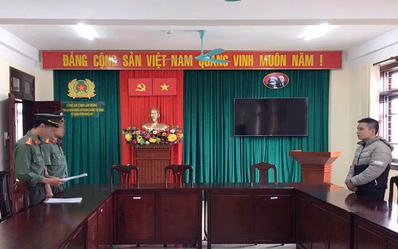 Phòng PA05 tống đạt quyết định xử phạt vi phạm hành chính với H.N.M.