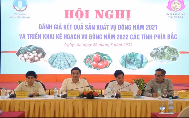 Lãnh đạo Bộ Nông nghiệp và Phát triển nông thôn chủ trì hội nghị.