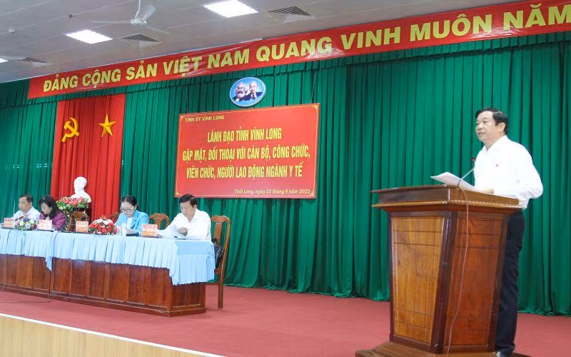 Bí thư Tỉnh ủy Vĩnh Long phát biểu tại buổi gặp gỡ. 