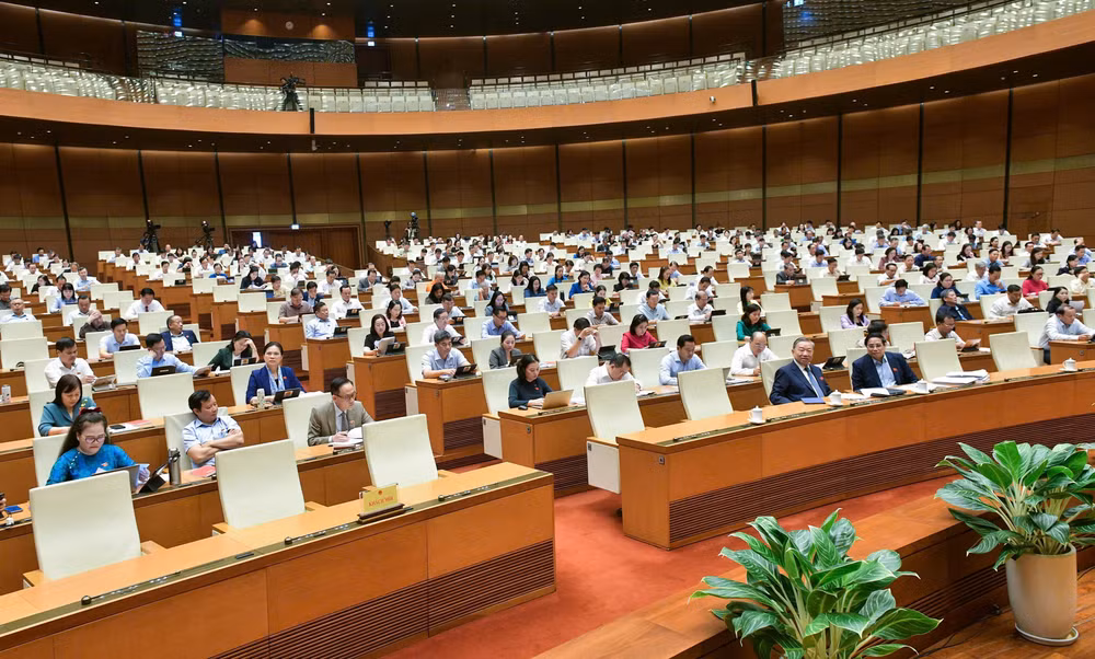 Toàn cảnh hội trường ngày làm việc thứ 2 (ngày 22/10/2024), Kỳ họp thứ tám Quốc hội khóa XV. Ảnh: Nghĩa Đức
