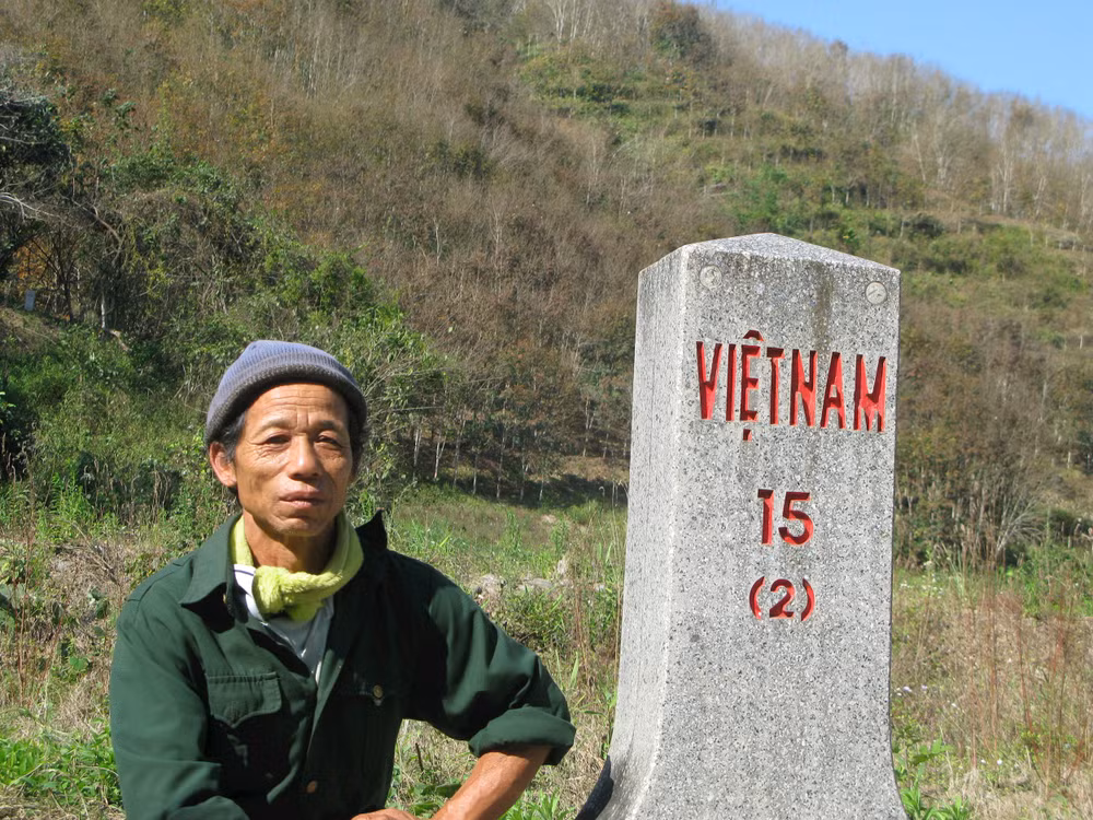Ông Pờ Xuân Chừ, một người dân Tả Ló San tình nguyện xây lán giữ nương, giữ mốc, giữ đường biên, giữ dòng suối quê nhà... 