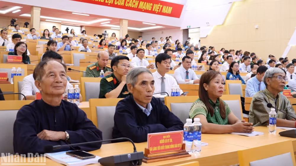Đại diện các dân tộc anh em sống trên địa bàn tỉnh về dự Hội nghị văn hóa tỉnh Bình Phước năm 2023.