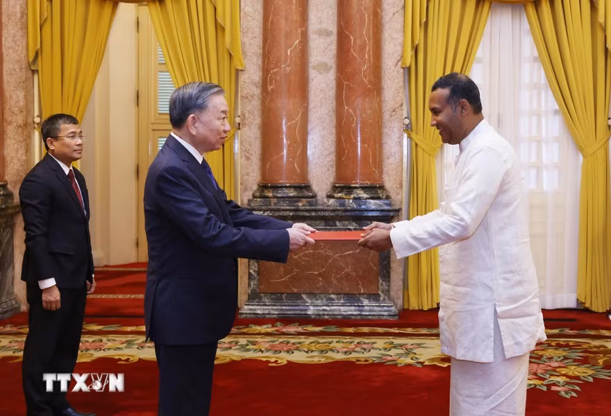Tổng Bí thư, Chủ tịch nước Tô Lâm nhận Quốc thư từ Đại sứ Sri Lanka tại Việt Nam Positha Perera.