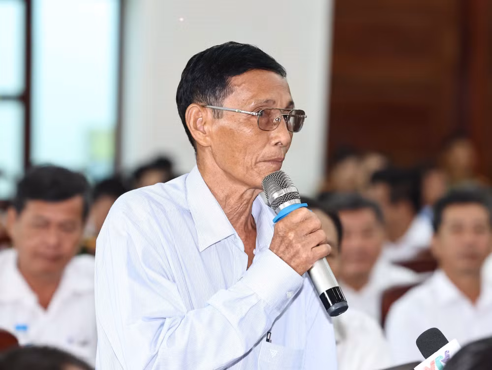 Cử tri Nguyễn Hoàng Chiến, cán bộ hưu trí (ấp Mỹ Hưng, xã Hiệp Hưng, huyện Phụng Hiệp) phát biểu.