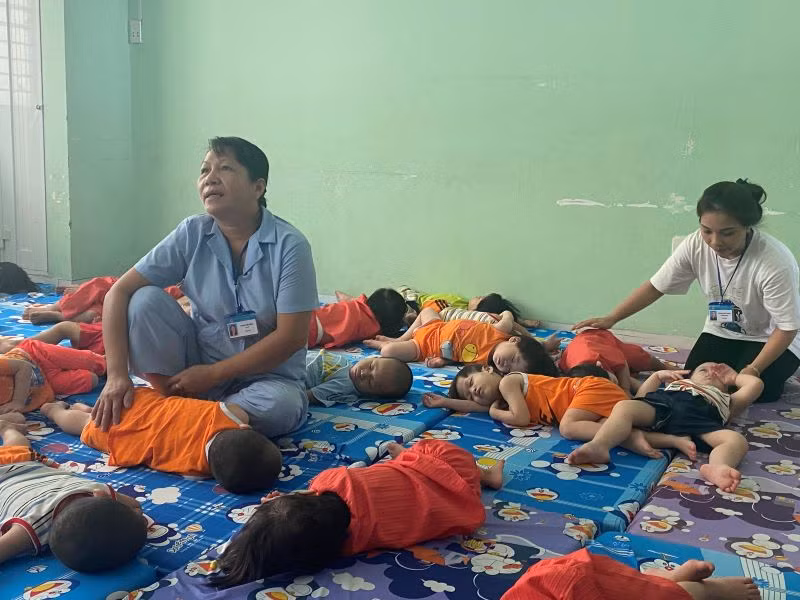 Chăm sóc trẻ em diện bảo trợ tại Cơ sở bảo trợ xã hội thuộc Sở Lao động - Thương binh và Xã hội Thành phố Hồ Chí Minh (ảnh QUÝ HIỀN)
