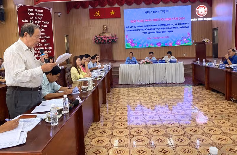 Tổ chức lấy ý kiến về chính sách bồi thường dự án rạch Xuyên Tâm tại Hội nghị phản biện xã hội, sáng 27/9. (ảnh: QUÝ HIỀN)