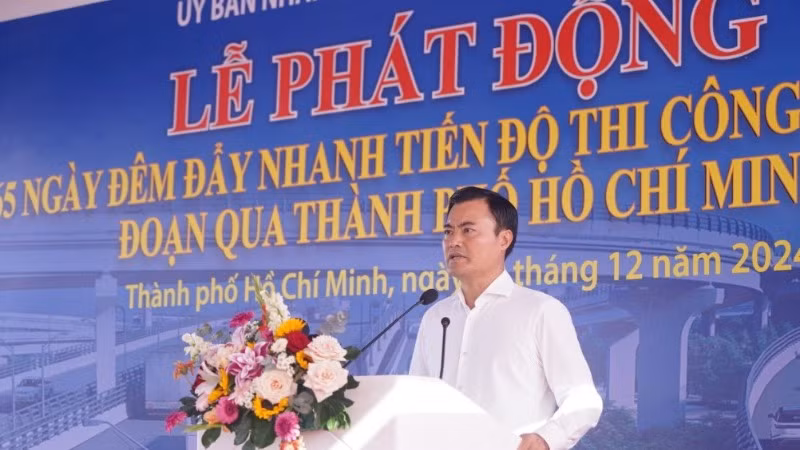 Ông Bùi Xuân Cường, Phó chủ tịch Ủy ban nhân dân Thành phố Hồ Chí Minh phát biểu chỉ đạo tại lễ phát động. (Ảnh: THẾ ANH)