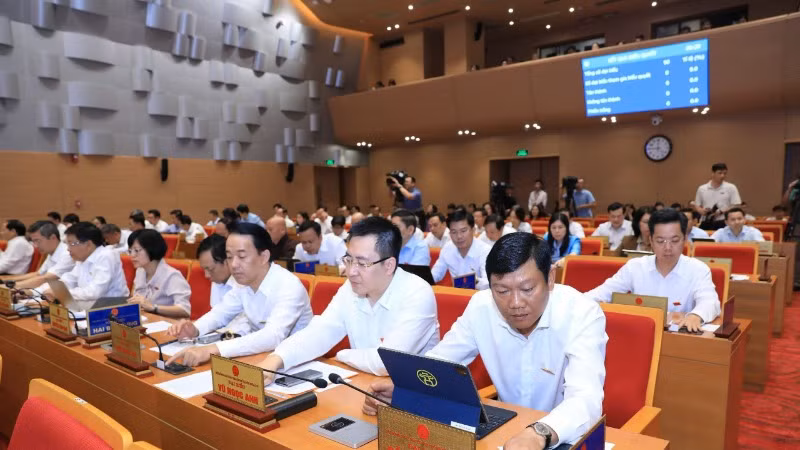 100% đại biểu Hội đồng nhân dân thành phố Hà Nội biểu quyết thông qua Nghị quyết Về việc tán thành chủ trương sắp xếp đơn vị hành chính cấp xã. 